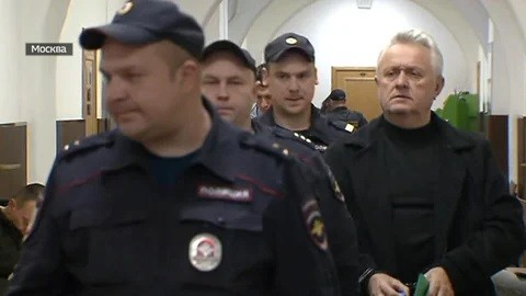 Первый пошёл. Судья Стародубцев заключён под стражу