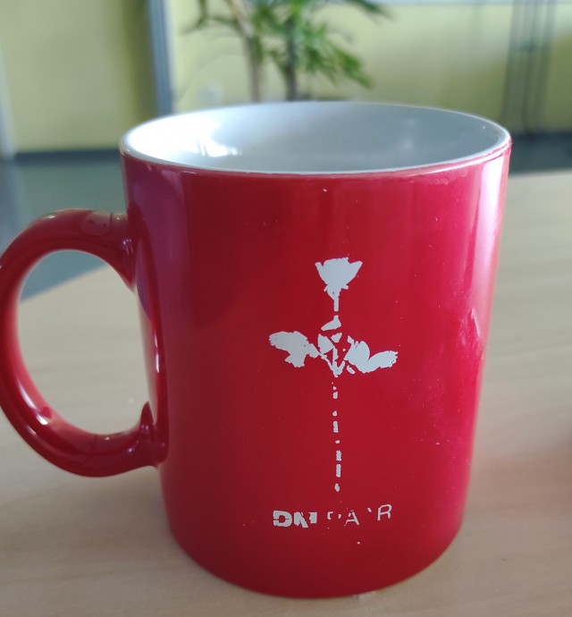 А из какой кружки вы пьёте на работе?