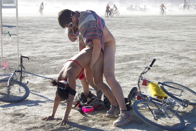 Девушки с фестиваля Burning Man-2023