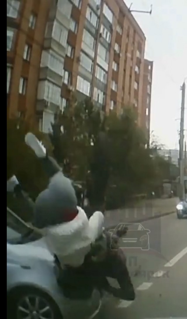 "Что у него с головой? Пошли смотреть!"