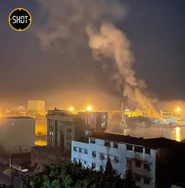 Израильские ВВС наносят удары по военным объектам Сирии.