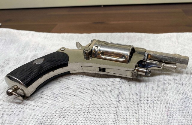 Beretta 21A - кому понадобился пистолет с заряжанием как у ружья?