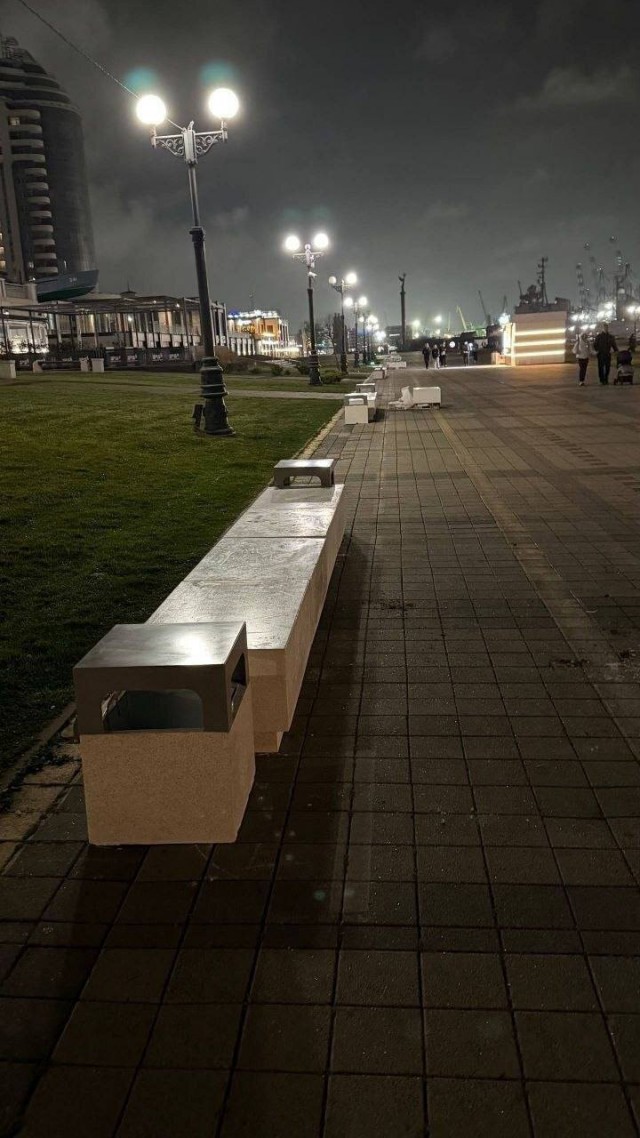 "Мраморные лавочки"