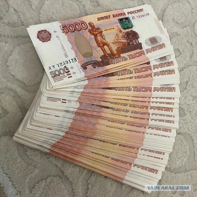 Россияне массово возвращаются к наличным: что происходит