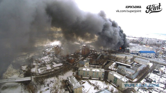 В Казани горит торговый центр  «Адмирал»