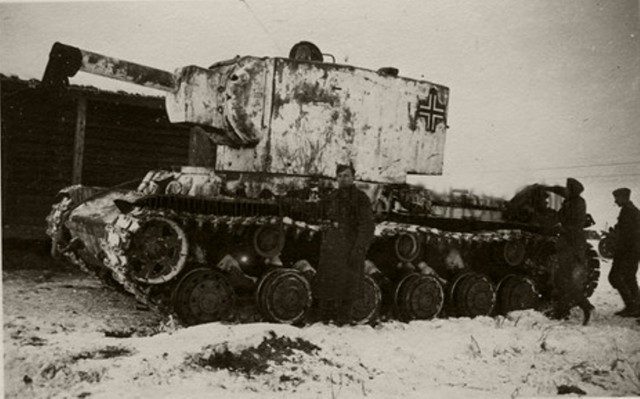 «Тяжелый штурмовой танк КВ-2»
