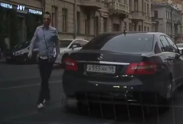 Дурачок на Мерене обиделся, что не пропустили...