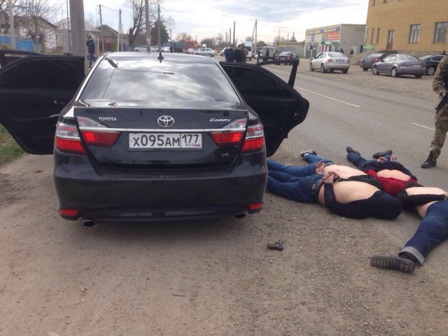 Момент расстрела полицейских в Астрахани попал на видео