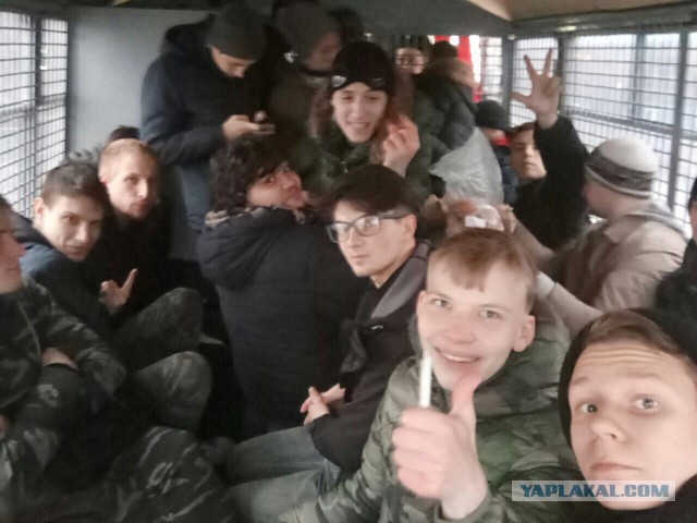 Источник: более 200 человек задержаны на Манежной площади в Москве