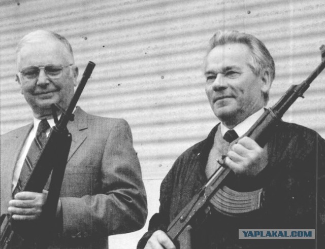 Очередной недовольный памятником Калашникову