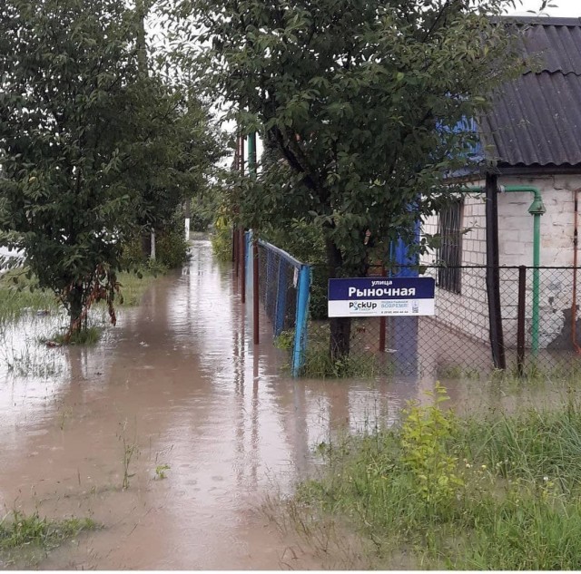 В Туапсинском районе всю ночь бушевала стихия. Затопленными оказались сотни домов