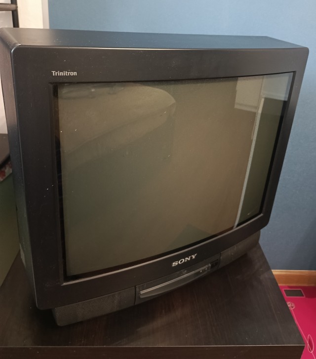 Отдам телевизор Sony Trinitron