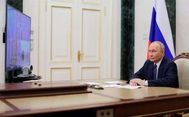 Путин начал совещание с постоянными членами Совбеза РФ. Президент РФ заявил, что получил план Трампа по Украине