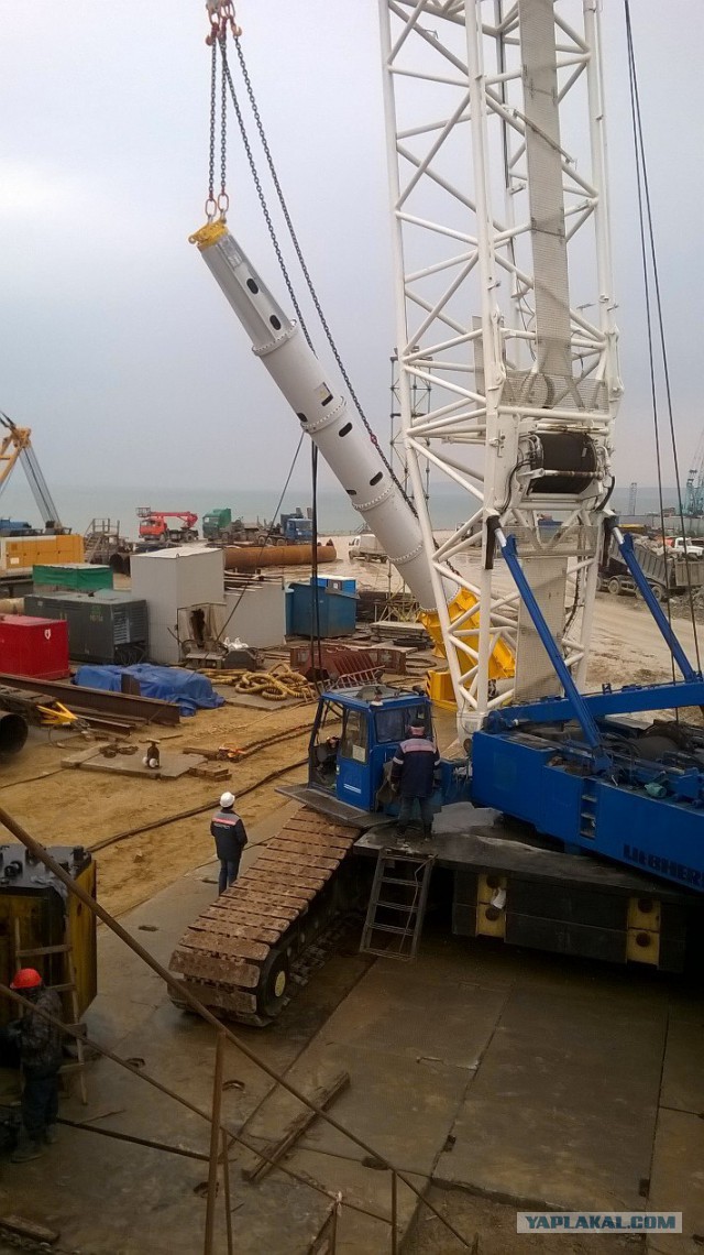 Керчане полюбили мост через пролив