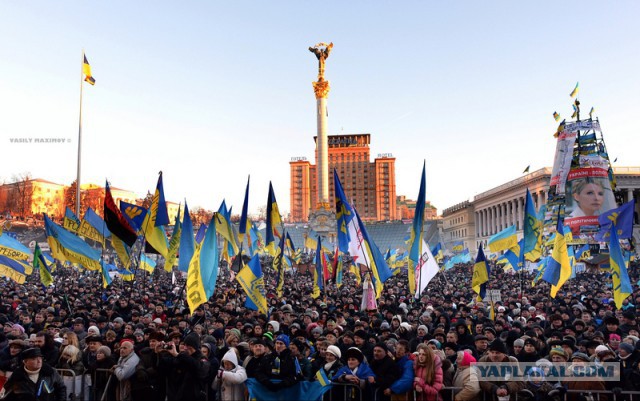 Протест дальнобойщиков в СПБ! Водители перекрыли машинами автомагистраль открытую Путиным.