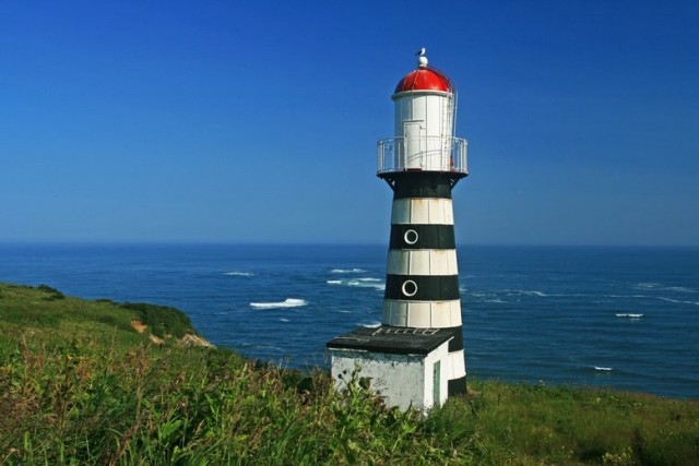 10 очень уединённых маяков