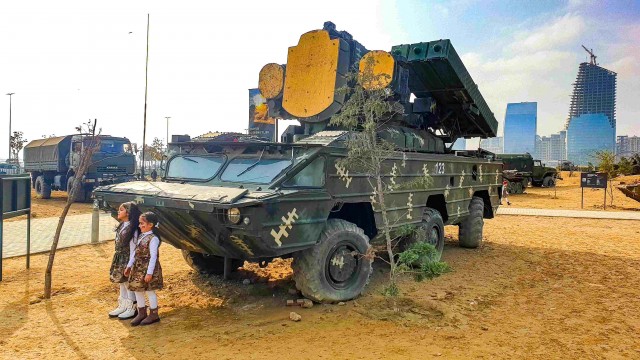 Выставка трофейной военной техники в Баку