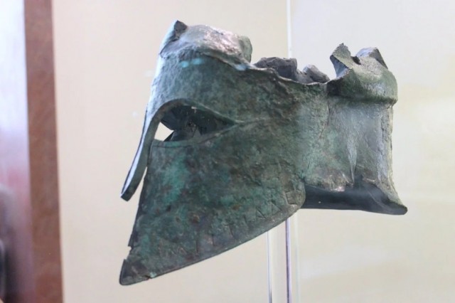 Древний бронзовый шлем из Олимпии и его история