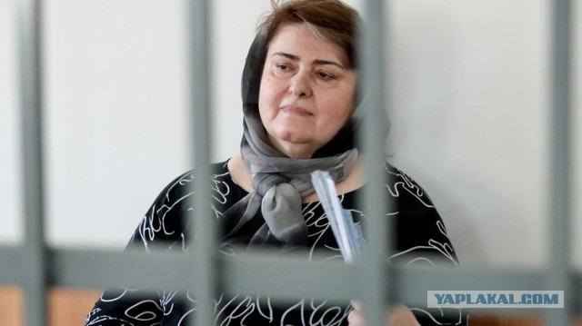 Зарему Мусаеву приговорили к 5,5 года колонии за нападение на полицейского.