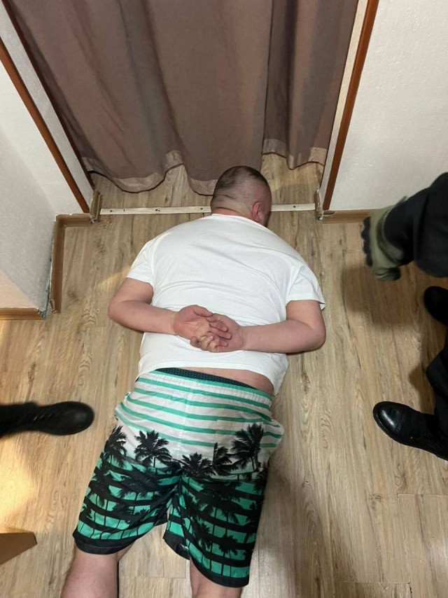 Свердловская полиция совместно с ФСБ и СК пресекла деятельность организованной группы, легализующей мигрантов в Екатеринбурге