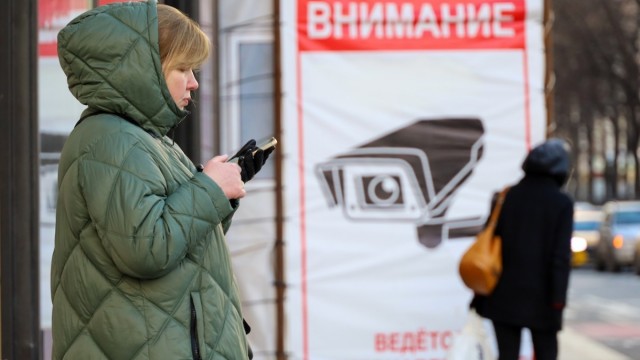 Российские богачи второй месяц подряд по-крупному скупают валюту