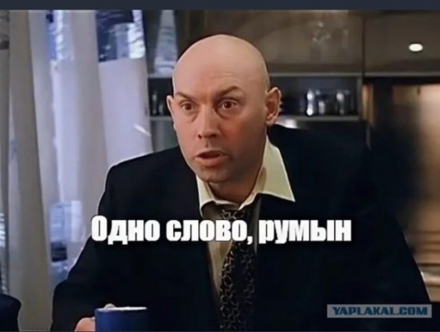 Певец Филипп Киркоров закурил прямо в здании аэропорта Барнаула