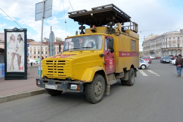 Парад ретро-техники в Санкт-Петербурге