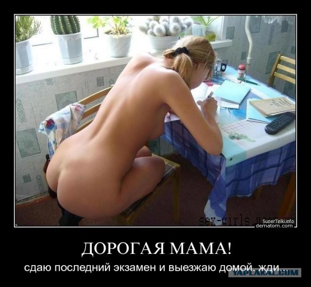 Смотреть на увлеченно играющую геймершу одно удовольствие!