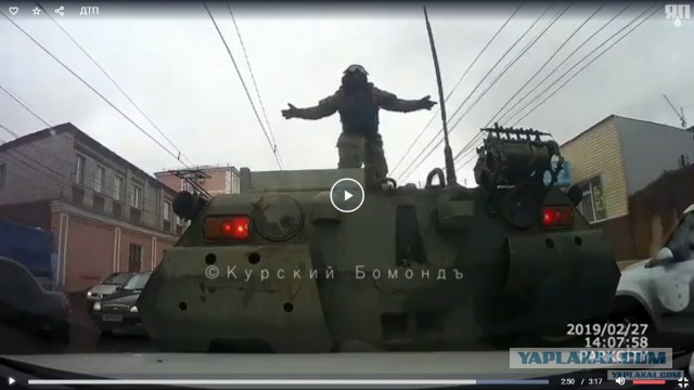 ДТП в Зеленоморске LADA 2114 против БТР