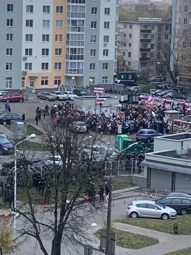 Успешный побег от белорусских силовиков сегодня в Минске попал на видео