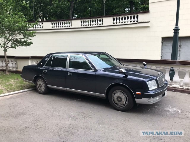 Императорская машина на белорусских номерах в степях Казахстана