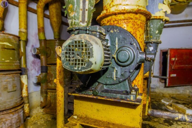 Забытое убежище закрытой кондитерской фабрики "Спутник"