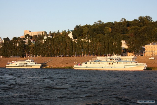 На катере в пос.Макарьево или Топограв, бе-бе-бе)
