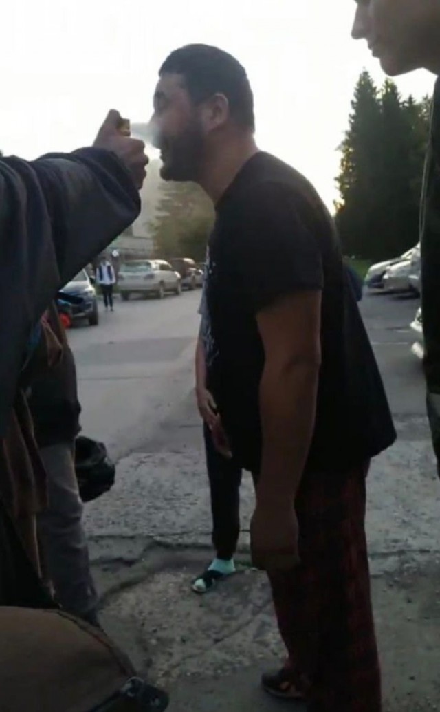 Юные гонщики не дают покоя людям в Краснообске. Жители посёлка жалуются в администрацию и в ГИБДД, но никакой реакции нет.