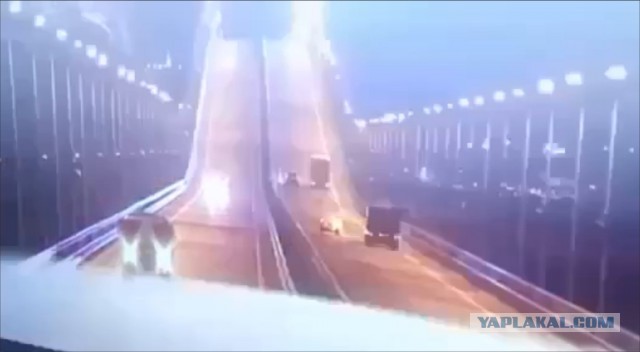 Как грузовик, начиненный взрывчаткой, смог проехать сквозь все посты и оказаться на мосту?