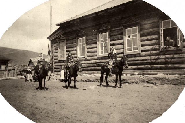 Сибирские казаки на службе и дома. Альбом 1911 года