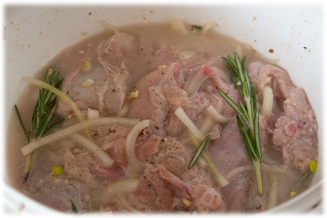 Кролик с черносливом