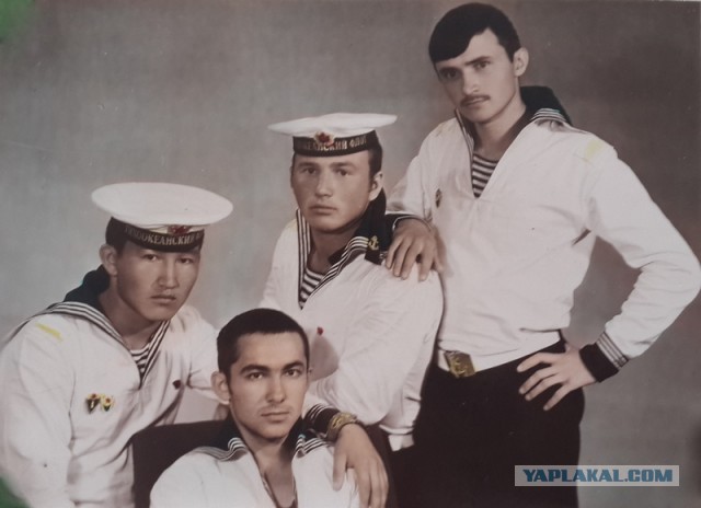 А давайте в честь праздника, выкладывать свои армейские фотки уважаемые яповцы