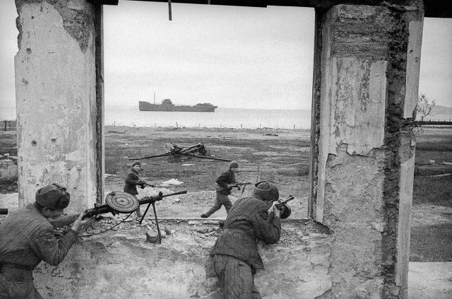 Фотограф Евгений Халдей