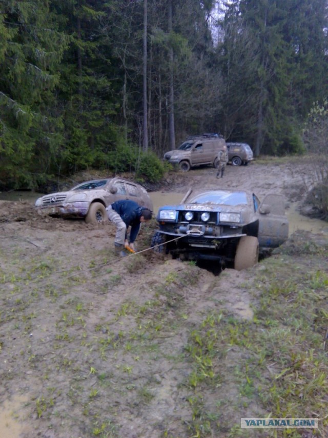Lada Niva 4x4 vs. Mercedes ML