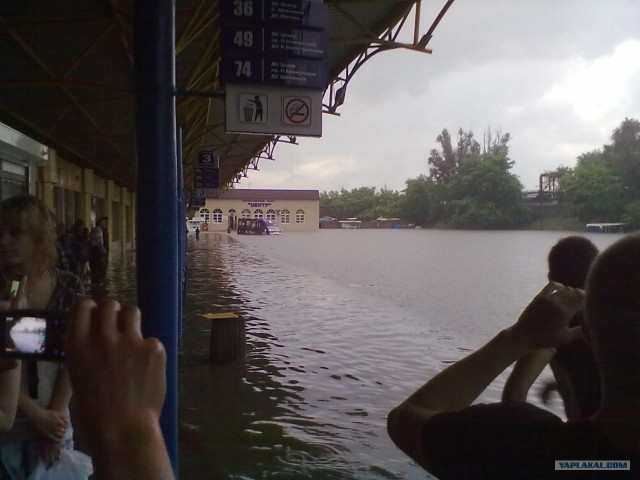 В Донецке дождик прошёл