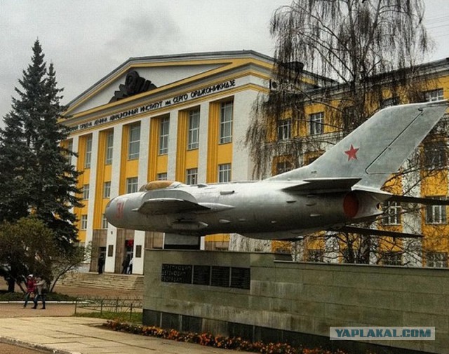 Дарите детям самолёты!