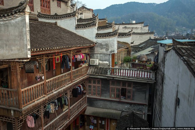 Пора завязывать с туристическими городами…