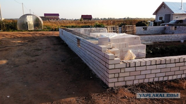 Строительсво дома 12м на 12м из кирпича и пеноблоков.часть 1