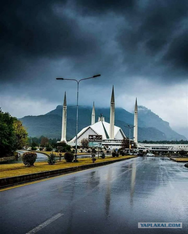 Друг прислал фото из Пакистана