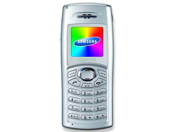 А помните... В свое время этот телефон превратил Самсунг из неудачника в «царя горы» — Samsung C100