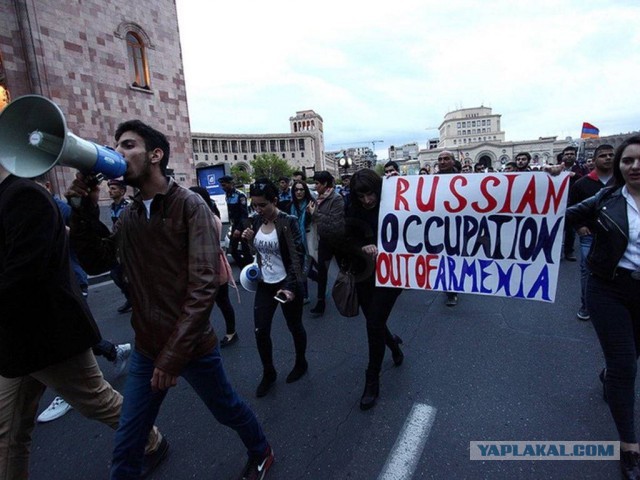 Погромы в здании парламента в Армении