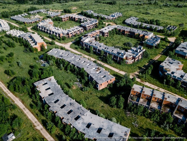 Их сгубила жадность. 5 эпичных заброшенных коттеджных посёлков рядом с Москвой