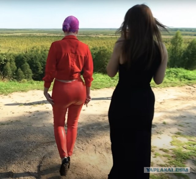 15 фото жопастеньких сударынь, коллеги!