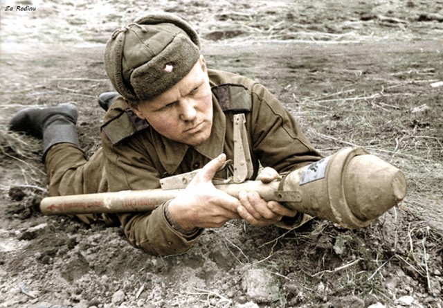 Фотографии связанных с историей Красной и Советской Армии.